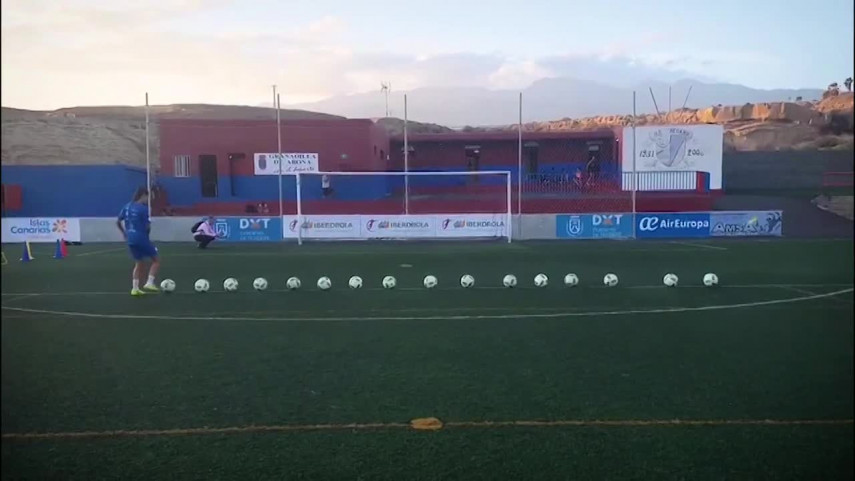 Luana Spindler se somete al reto de los balones
