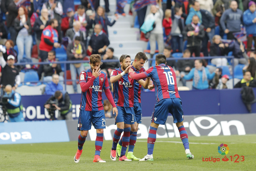 Levante UD v Racing de Santander - La Liga SmartBank