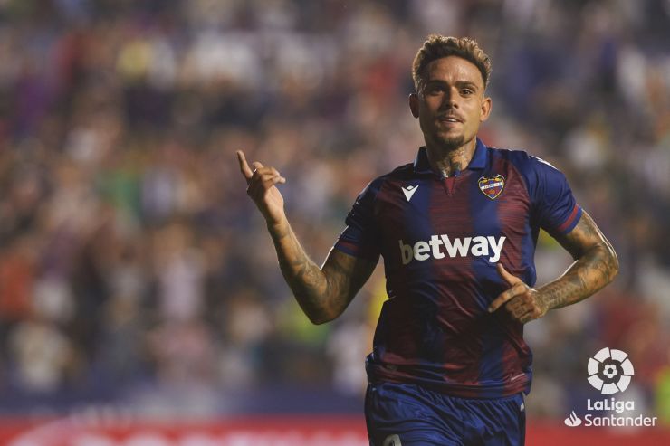 Roger leads comeback victory for Levante