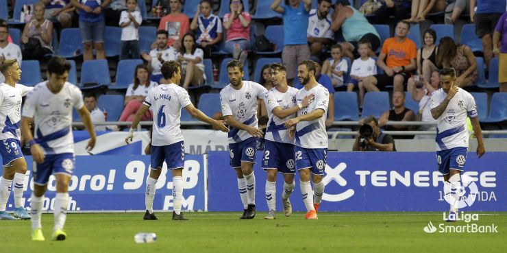 El Tenerife reina en un festival de goles