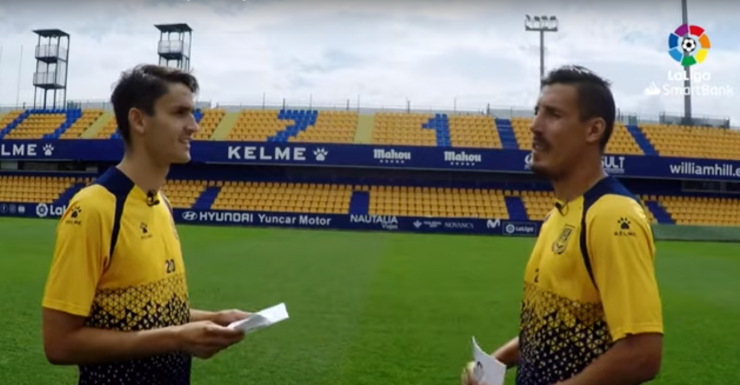Los jugadores del AD Alcorcón se someten al reto de la palabra clave