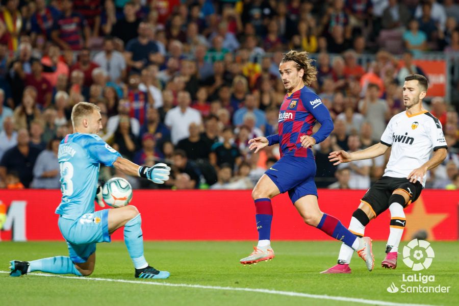 صور مباراة : برشلونة - فالنسيا 5-2 ( 14-09-2019 )  0729b162abadca19ec4fba36d16f9609