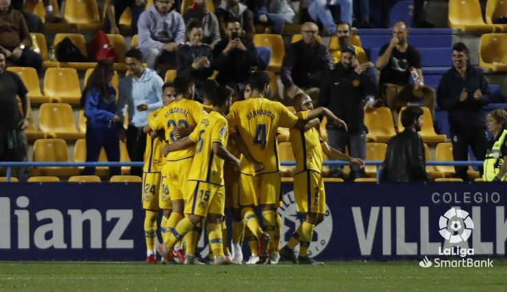 El Alcorcón corta la racha triunfal del Cádiz