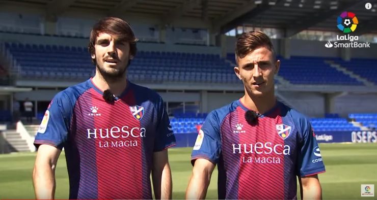 Los jugadores de la SD Huesca se ponen a prueba en 'El reto de la diana'