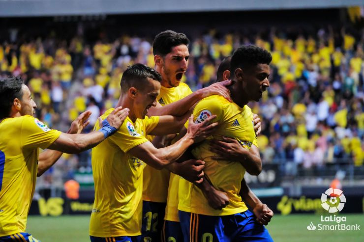 El Cádiz se aferra al liderato de LaLiga SmartBank