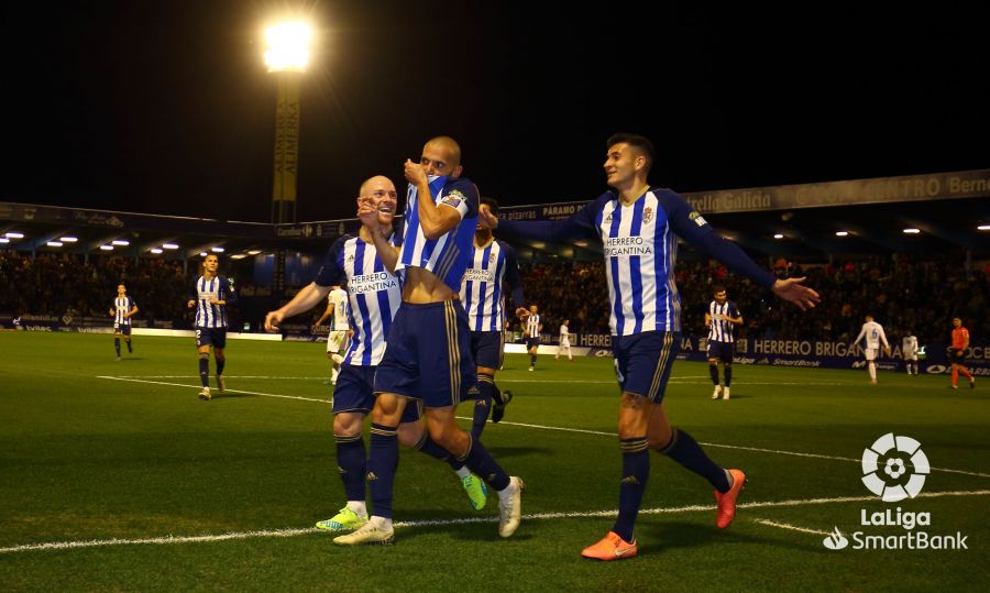 Yuri celebra uno de sus goles al Dépor (Foto: LaLiga).