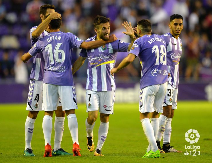 El Valladolid golea en casa y Osasuna se mantiene líder