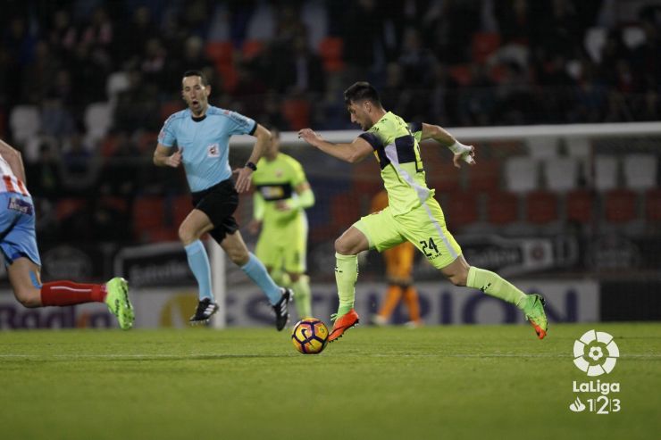 El Elche hace valer su pegada en el Ángel Carro