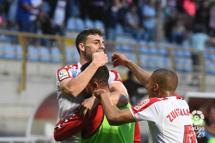 Cultural, Valladolid y Huesca logran sus primeros triunfos del curso