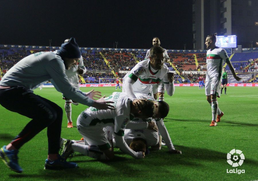 Las mejores imágenes del Levante UD - Granada CF | LALIGA