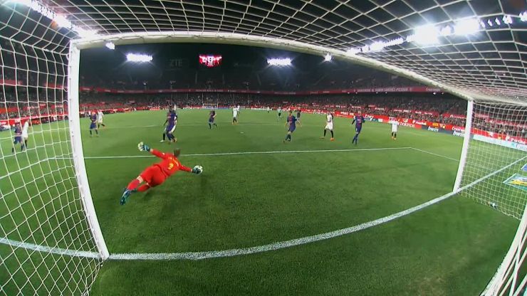 La mano salvadora de Ter Stegen, desde detrás de la portería