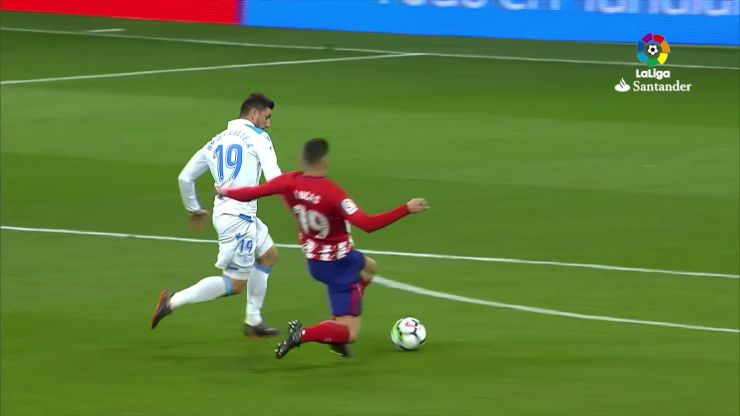 La espectacular reacción de Lucas Hernández