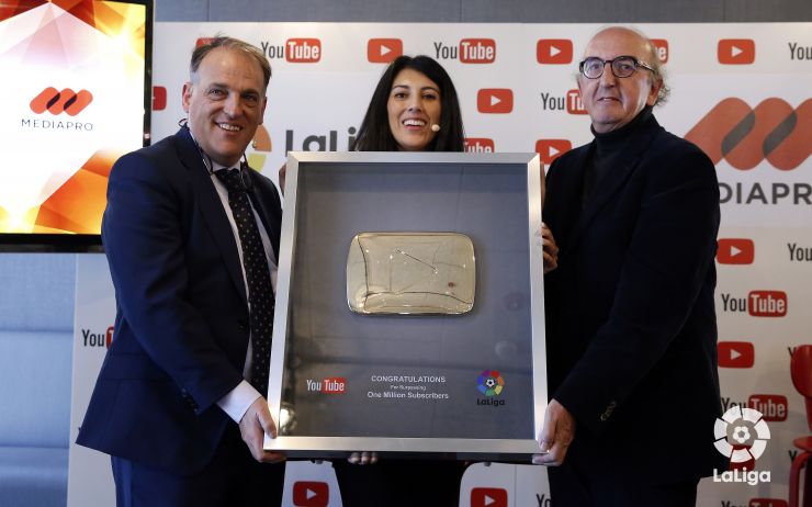 Laliga Channel Awarded Gold Play Button After Surpassing A Million Subscribers On Youtube Laliga