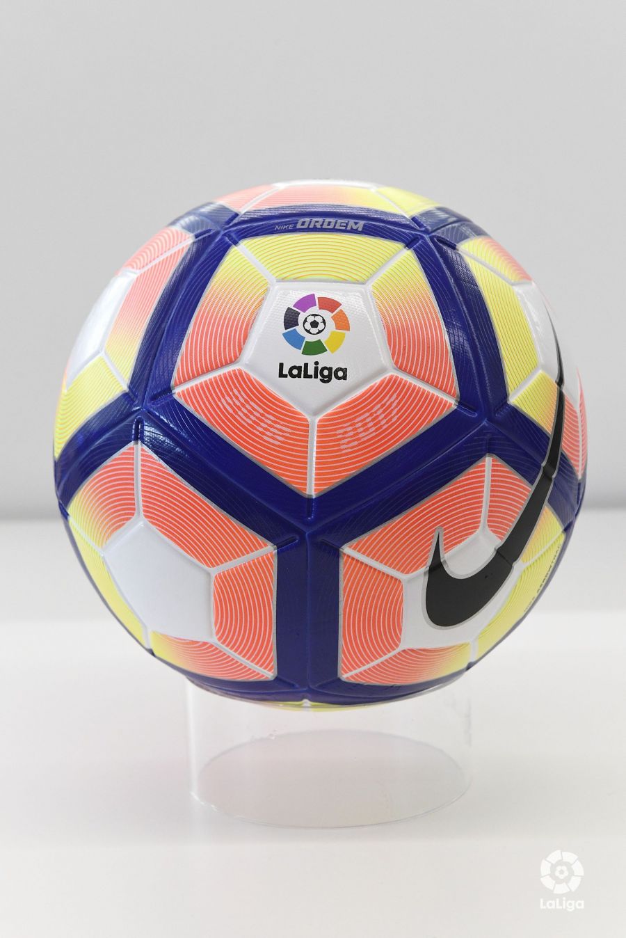 Balón Oficial LALIGA temporada 2022-2023 •Balón Oficial Serie A 🇮🇹  temporada 2023-2024🤯 ¿Con cuál te quedas? Adquirí el tuyo antes de qu…