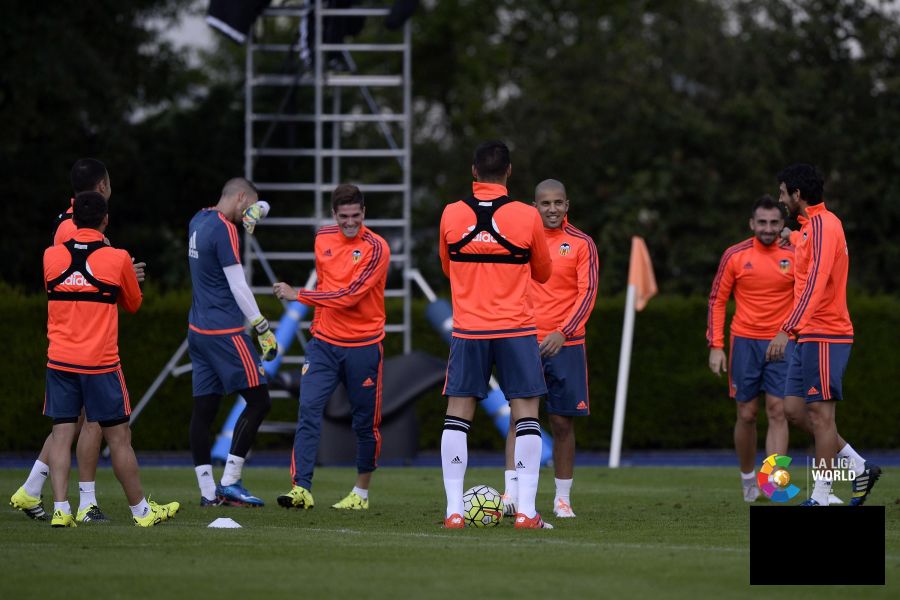 Fotogalería: Así fue el entrenamiento del Valencia en Alemania | LaLiga