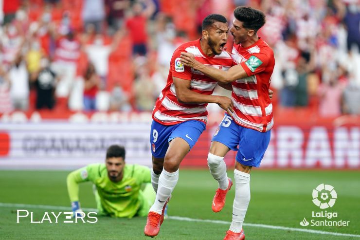 Carrera al espacio y definición perfecta de Luis Suárez