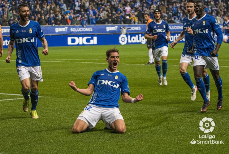 El Real Oviedo vence y convence