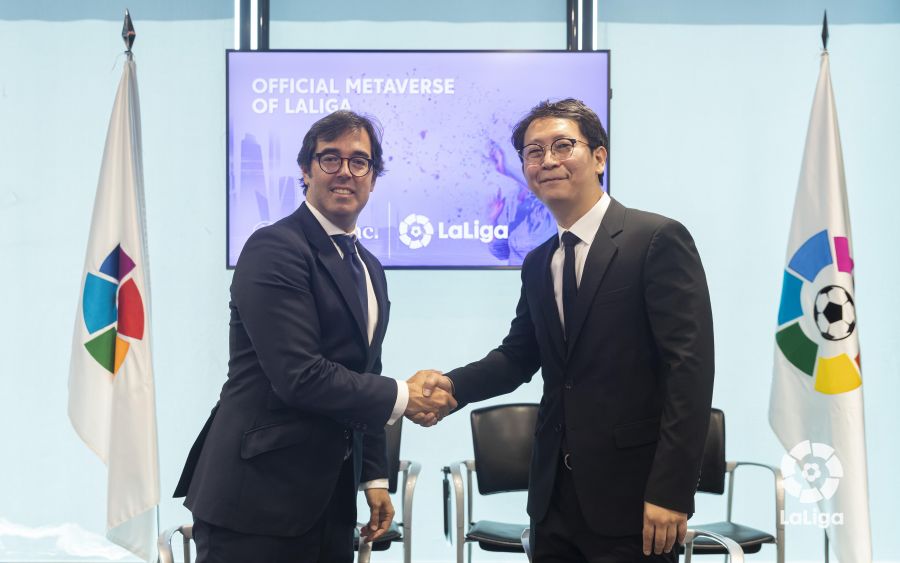 Jorge de la Vega (LaLiga Commercial and Marketing Director) and Yun Kee Hong (TVM CEO).jpg