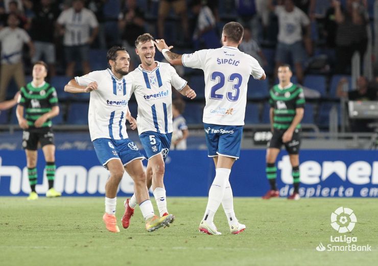 ¡El Tenerife estrena su casillero de victorias!