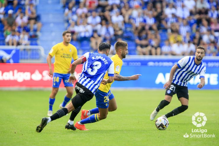 Alavés y Las Palmas se reparten los puntos