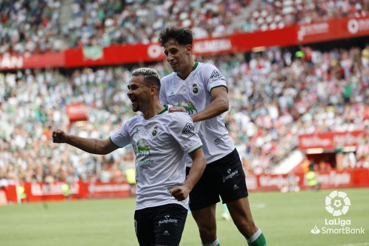 Primera victoria del Racing en LaLiga SmartBank