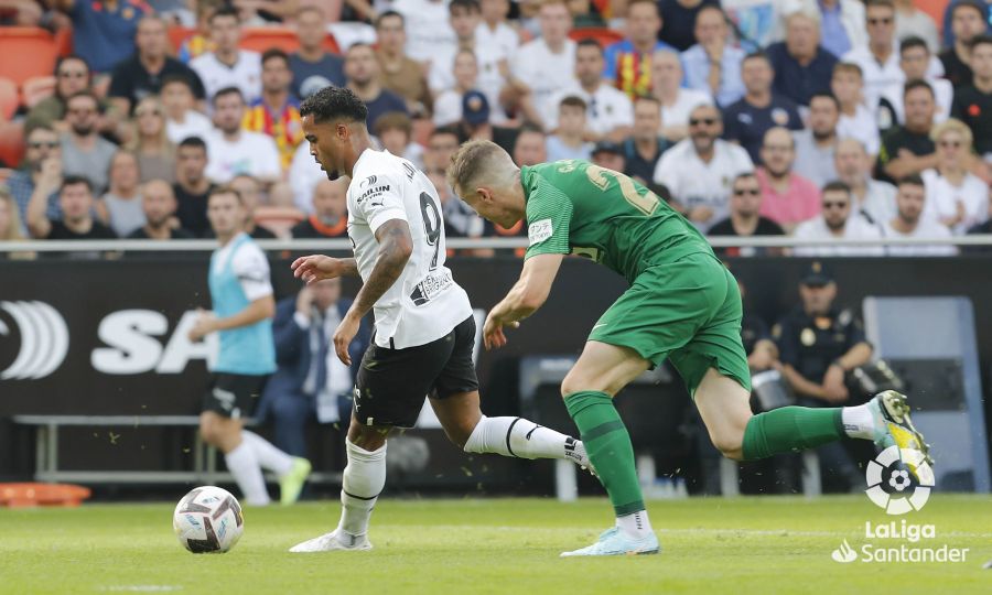 Vibrante empate entre Valencia CF y Elche CF con Cavani y Pere Milla de ...