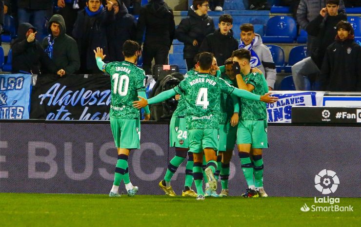 ¡El Levante UD se impone en Mendizorroza!