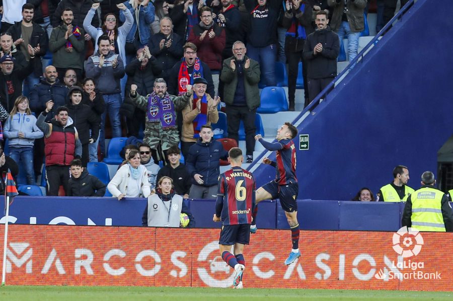 El toque de calidad de Rober Ibáñez en la victoria del Levante UD | LaLiga