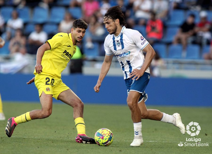 Enric Gallego Salva Un Empate Para El CD Tenerife Ante El Villarreal B ...