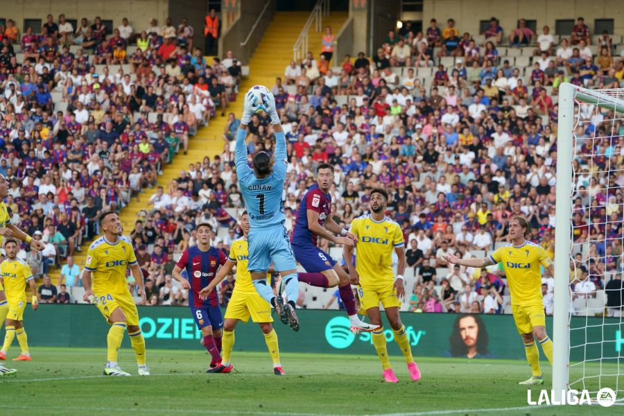 صور مباراة : برشلونة - قادش 2-0 ( 20-08-2023 )  440b69486cfae1bc58b8c50300c96abb