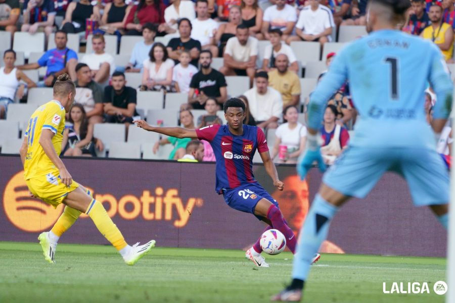 صور مباراة : برشلونة - قادش 2-0 ( 20-08-2023 )  4ee9e6a39bc533dc0c6c7f27aaecc527