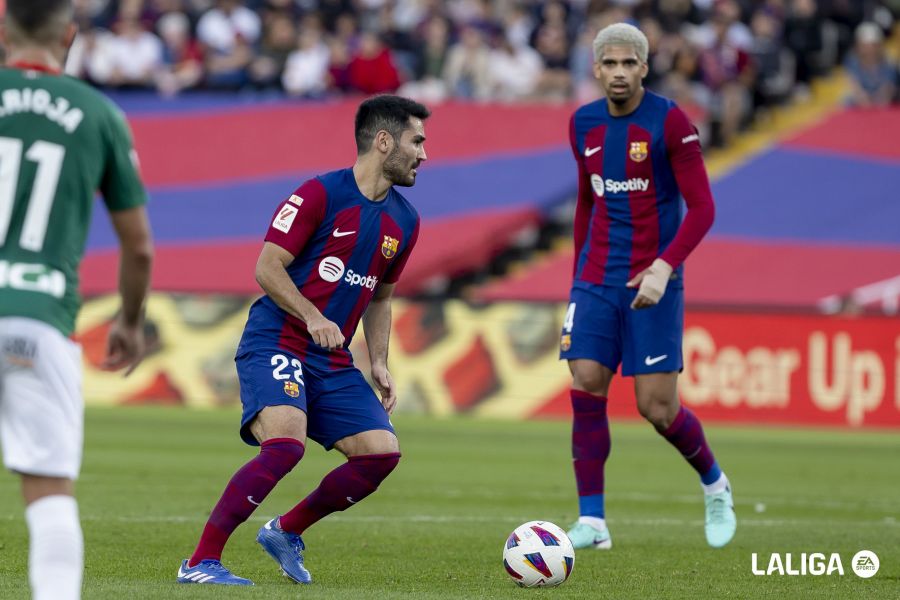 صور مباراة : برشلونة - ديبورتيفو ألافيس 2-1 ( 12-11-2023 )  556a22a12a95f242bcbdd96ab94eb5c0