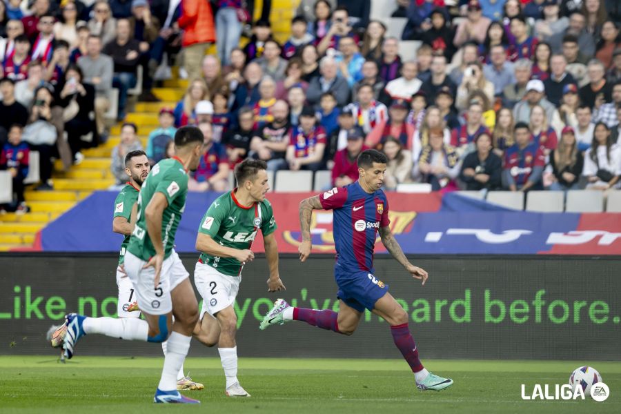 صور مباراة : برشلونة - ديبورتيفو ألافيس 2-1 ( 12-11-2023 )  6b9410f86156163927fa8351c2955efa