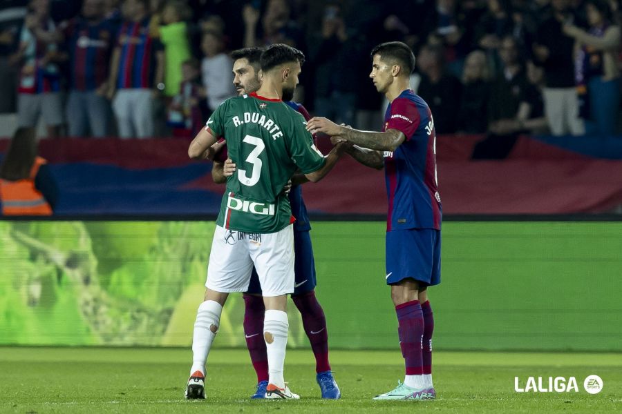 صور مباراة : برشلونة - ديبورتيفو ألافيس 2-1 ( 12-11-2023 )  6de26e1889158b1d397d7ef792b70513