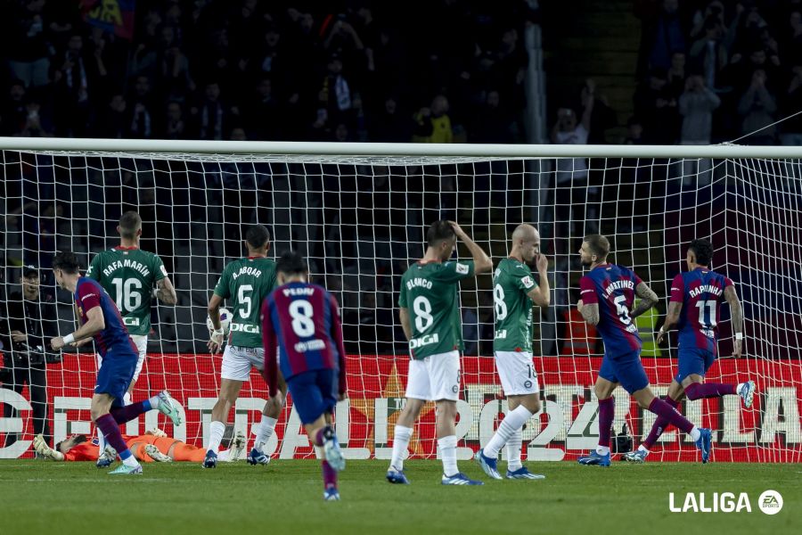 صور مباراة : برشلونة - ديبورتيفو ألافيس 2-1 ( 12-11-2023 )  Dad60203f43b84e5d0e93a384203065e