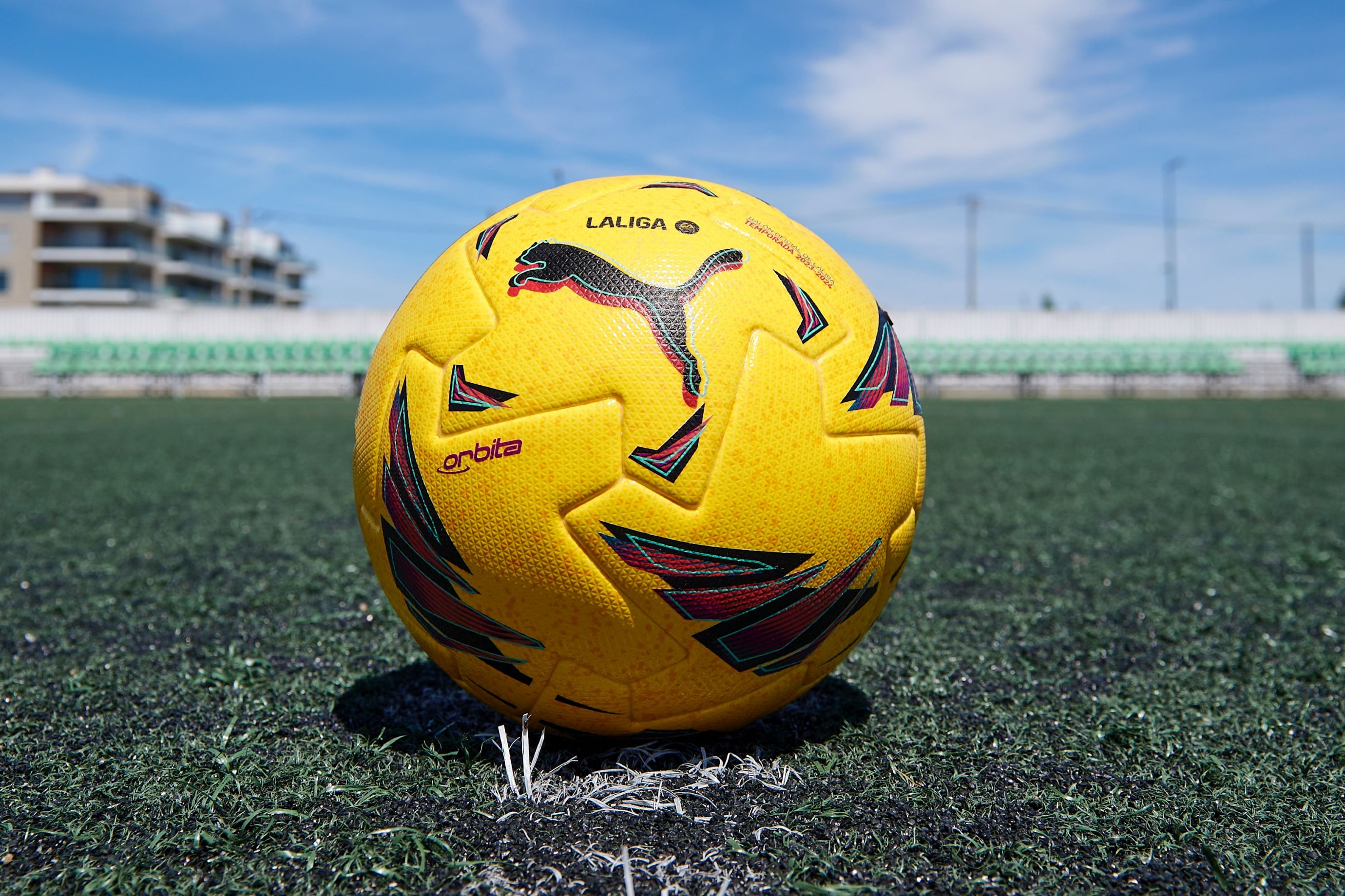 PUMA y LALIGA revelan el nuevo balón oficial para las próximas jornadas de  la temporada 2023/24