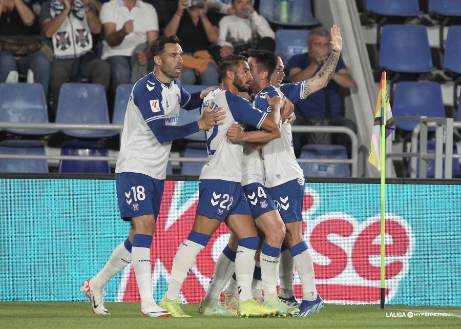 El CD Tenerife vuelve a la senda de la victoria ante el CD Eldense | LALIGA
