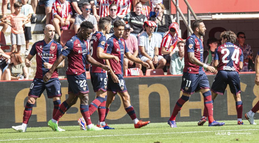 El Levante UD se estrena con victoria en El Molinón | LALIGA
