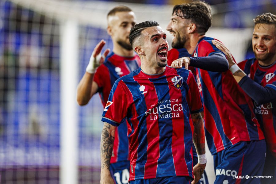 ¡Gran partido en El Alcoraz con victoria para la SD Huesca! | LALIGA