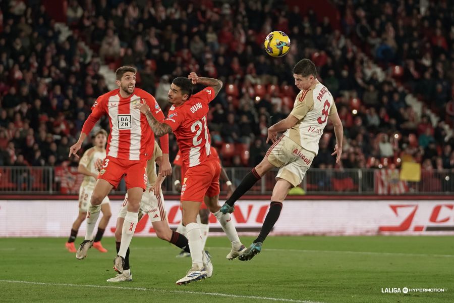 Almería-Mirandés (1-0): El Almería se mete en ascenso directo