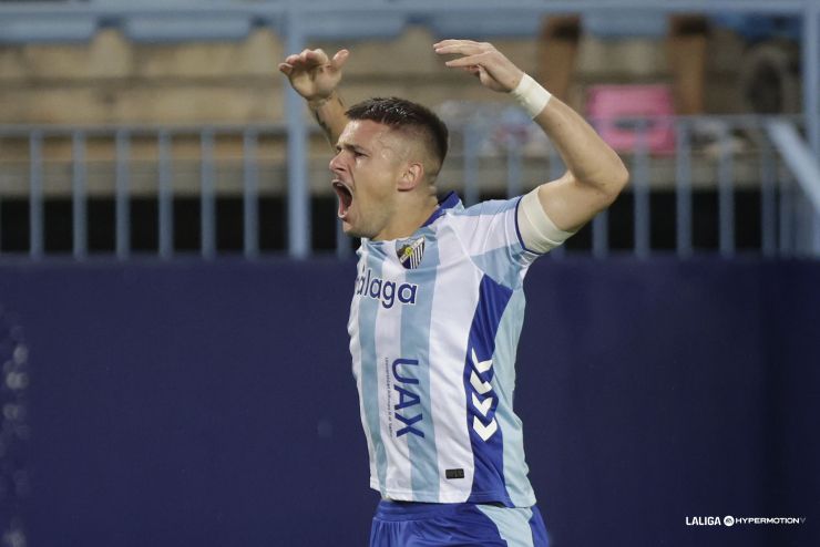 Un golazo de chilena de Rafa le da al Málaga CF la primera victoria de la temporada.