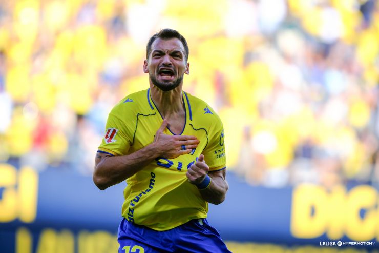El Cádiz CF se lleva la victoria en el descuento