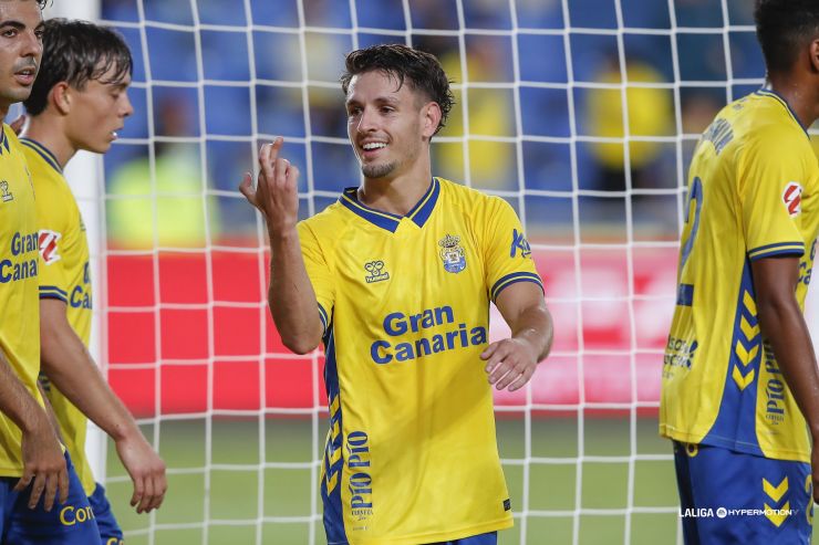 Iván Gil vale por tres