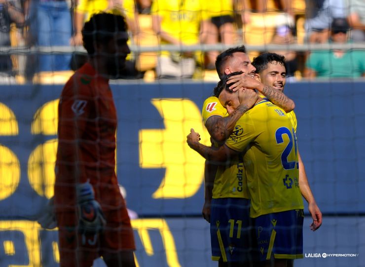 El Cádiz CF logra la victoria por la mínima frente a la SD Eibar