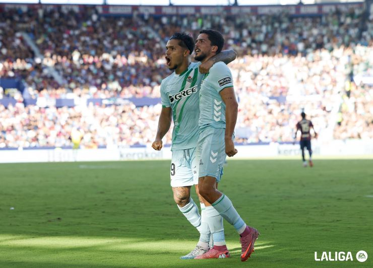 El golazo del Cucho Hernández desde las alturas del Ciutat de Valencia