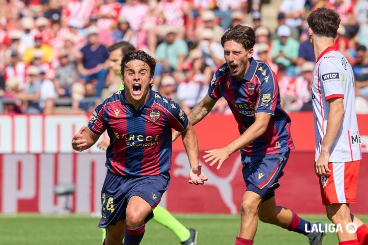 Carlos Álvarez brilló en la goleada del Levante UD en Girona
