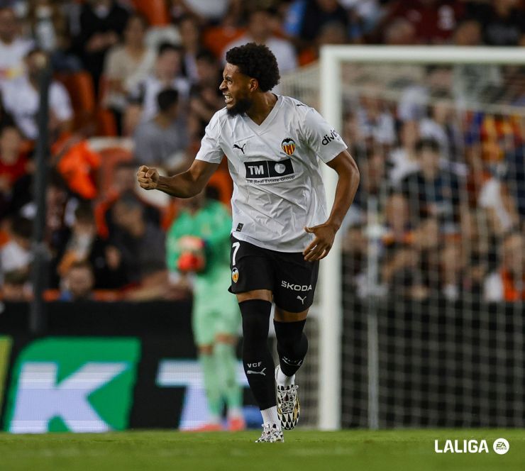 El increíble remate acrobático de Danjuma ante el Oviedo