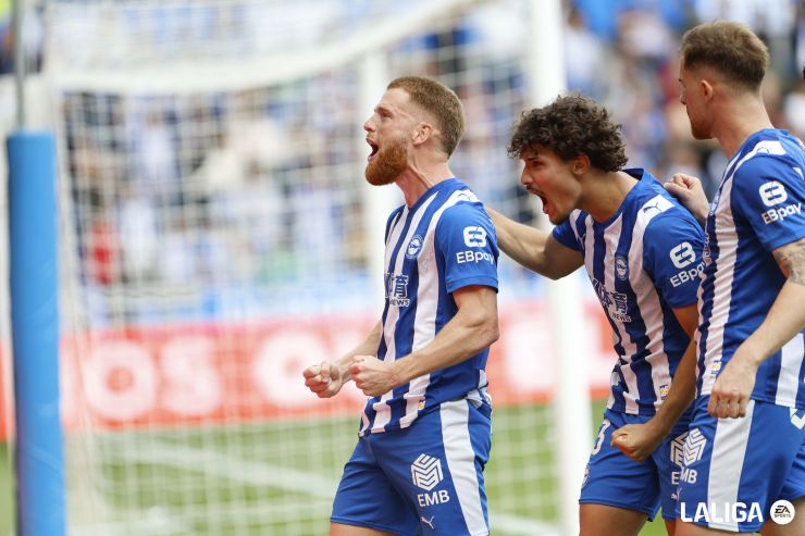 El Deportivo Alavés desata su mejor versión y conquista Mendizorroza con autoridad