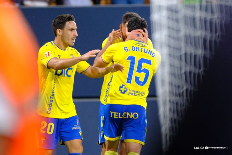 Un gol de Tabatadze da el liderato al Cádiz CF
