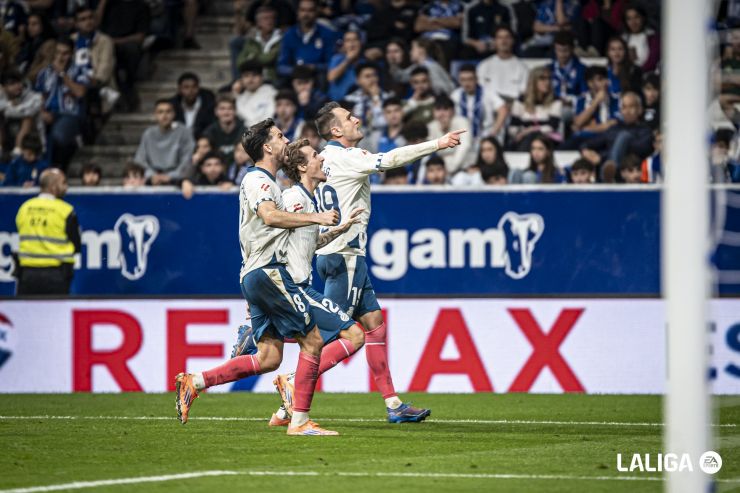 El RCD Espanyol suma los tres puntos en el Carlos Tartiere